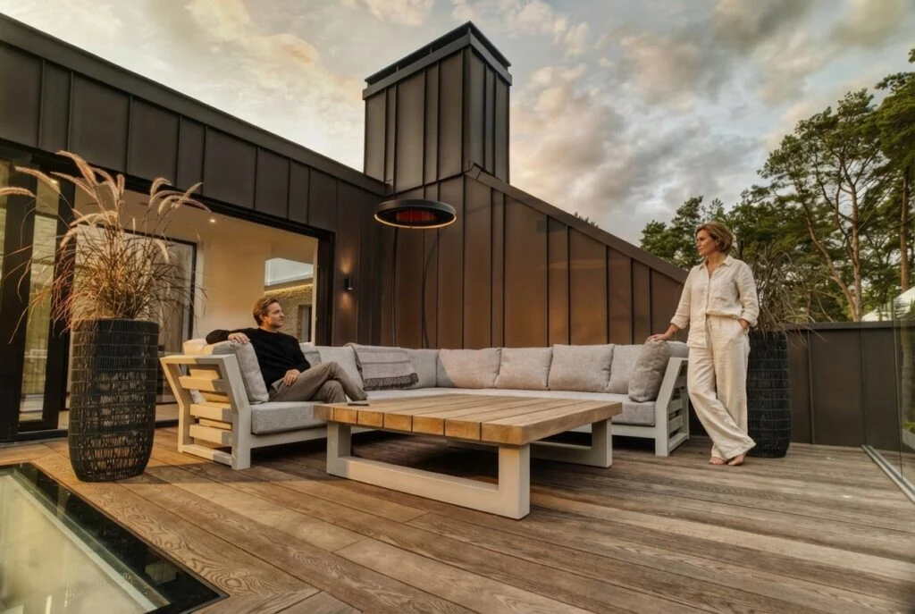 Bromic Eclipse Design-Heizstrahler in einer Outdoor-Lounge