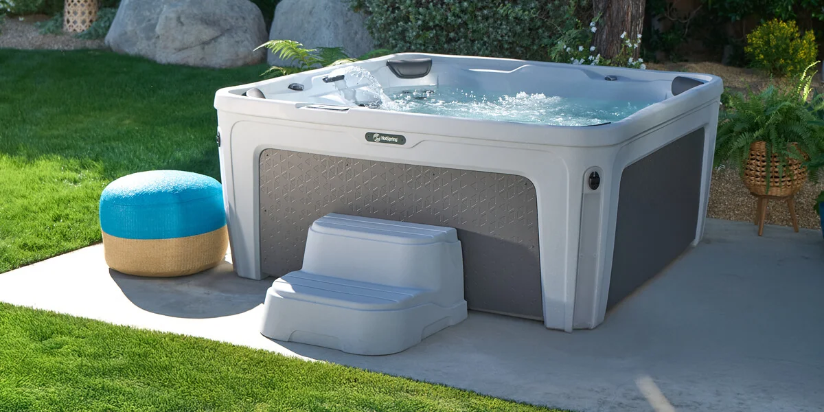 Freeflow Whirlpool mit Einstieg und Sitzgelegenheit