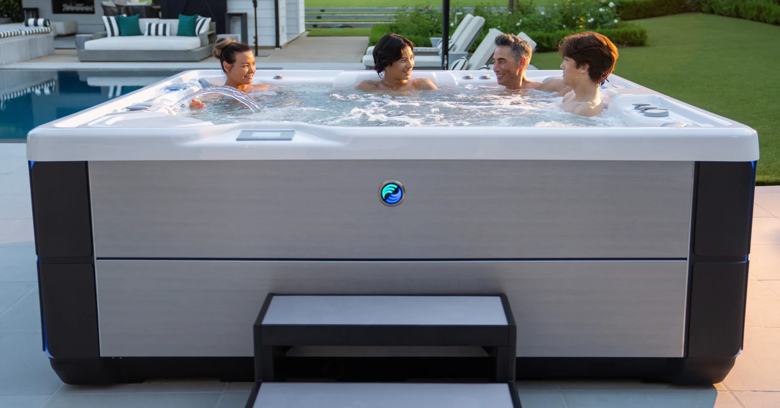 Whirlpool in einer Gartenanlage